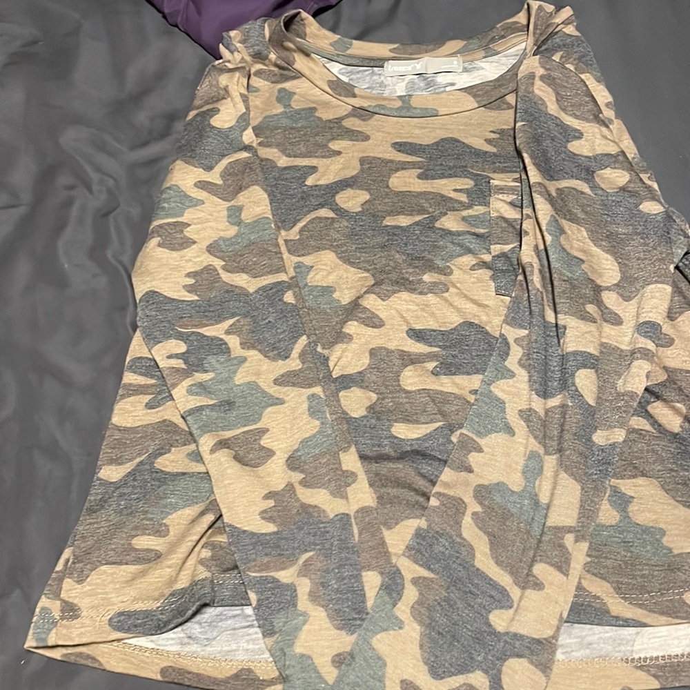 Long sleeve camo juniors size small